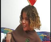 junge brunette mastubiert uns spielt mit einem vibrator an ihrer pussy rum from bhath rum video teen garl