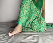 sexy girlfriend mastrubating destroyed pussy huge cucumber from saree hairy mature bhabhi