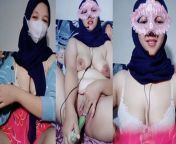 Hijab Girl cucumber Masturbate until it gets wet from tudung colmek