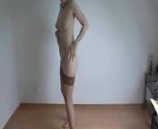 Sabine nackt vor der Kamera from strand nackt nudist
