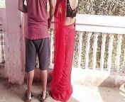 Indian bhabhi ko sari me dekh kr mn Nehi mana to kone me lake chudai kr di from tamil sari aunt