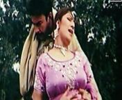 Paki Film - Saima Khan Hot Mujra from shahrukh khan film