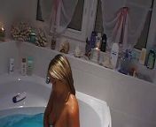 junge heisse blonde wascht sich in der wanne die pussy from kashmiri girl bathing in washroom