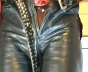 Pissen in Lederhose from leather pants