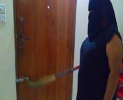 35 Year Old Indian Muslim Neighbor Aunty Fucked While Sweeping The House from 35 ayes aunty nude