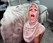 Hijabi Aaliyah shows off her lingerie and gets a massive facial from hijabi couples