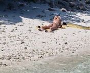 Voyeurs – Naked girl on beach touches pussy from girls naked on beach