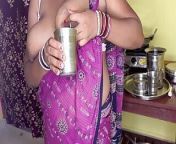 Satoli Ma ne Apne Dudh pilakar Apne Sautela Bete ko khush kiya from indian bhabhi feeding her milk hindi dirty audio mp4