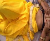 Solo Play with Boobs And Pussy wearing Sari from साडी पहना हुई लड़की का रे खेत पर क