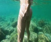 Nude babe swim in sea and masterbation vagina with cameraman from nagap