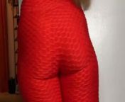Cute pawg in red leggings plays with her pink dildo from shortstuf27